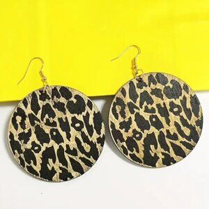 LARGE LEOPARD~PRINT ROUNDS